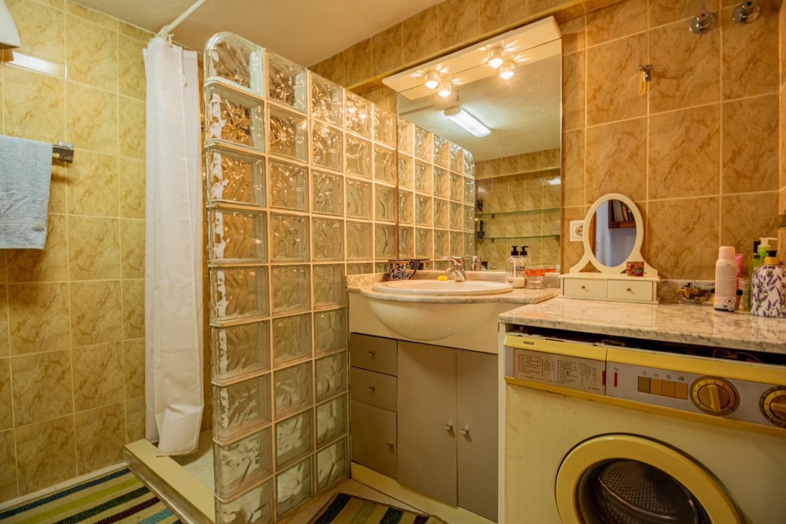 4 makuuhuone Paritalo myytävänä paikassa Alfaz del Pi / L'Alfas del Pi mukana uima-altaan 
autotalli - 347 500 € (Ref: 9618649)