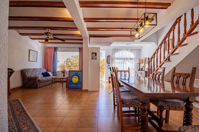 4 makuuhuone Paritalo myytävänä paikassa Pueblo - Urbanizaciones, Alfaz del Pi / L'Alfàs del Pi mukana uima-altaan 
autotalli - 347 500 € (Ref: 9618649)