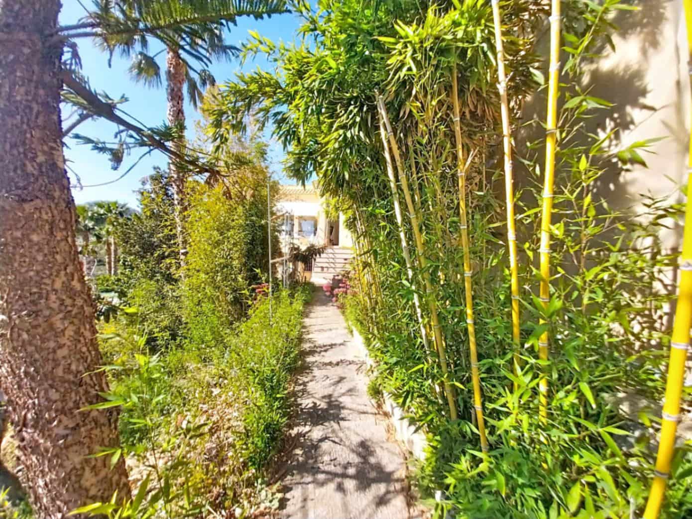 5 soveværelse Villa til salg i La Nucia med garage - € 475.000 (Ref: 9624043)