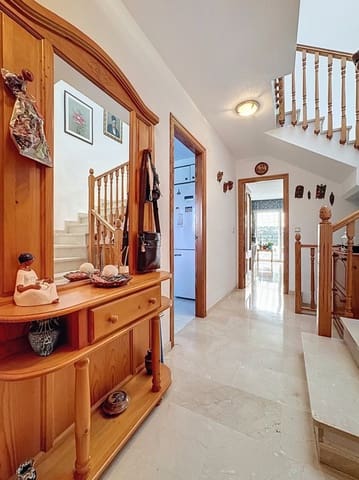 3 makuuhuone Bungalow myytävänä paikassa Albir, Alfaz del Pi / L'Alfàs del Pi mukana uima-altaan 
autotalli - 395 000 € (Ref: 9624044)