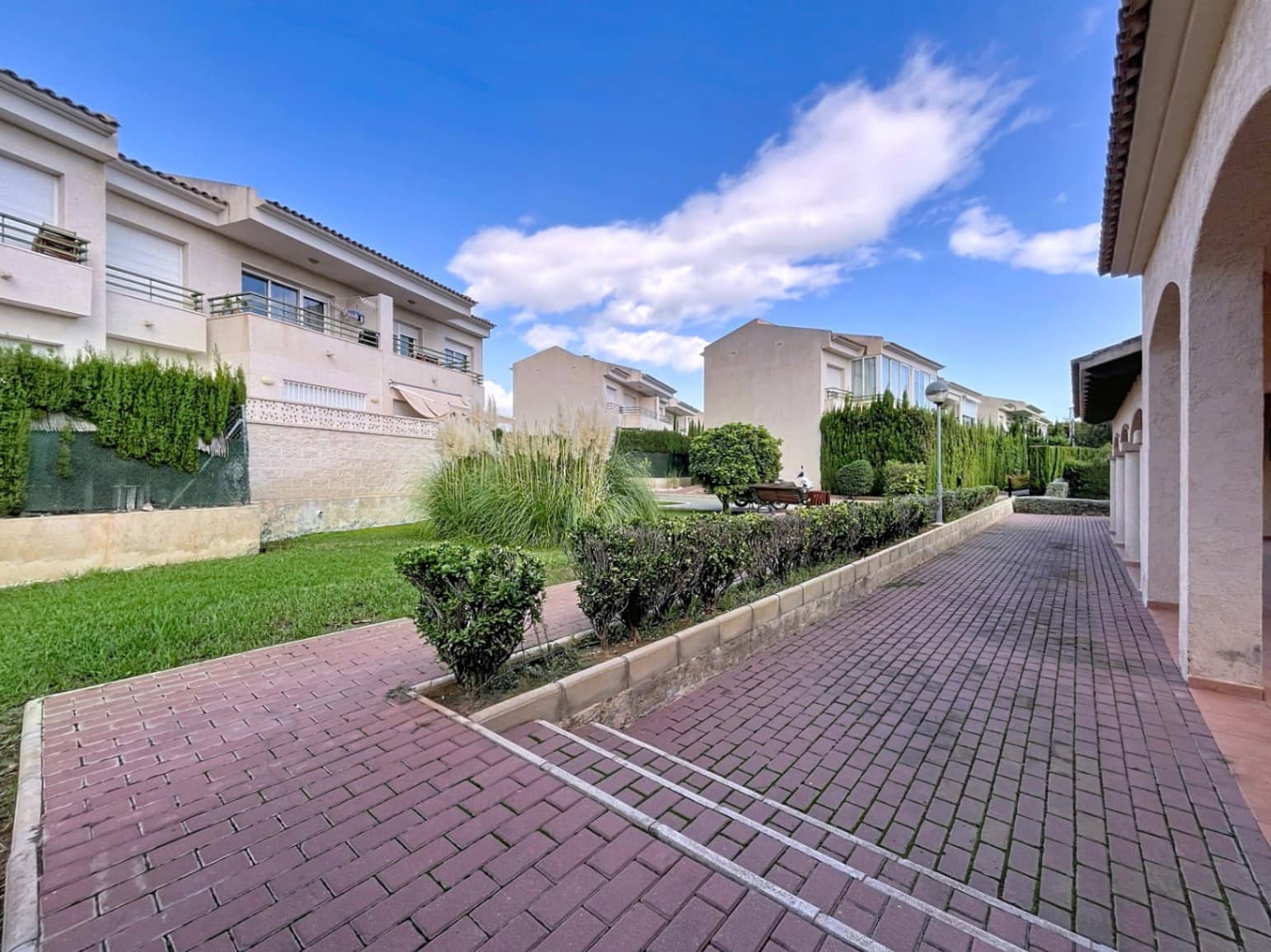 Apartamento de 1 habitación en La Nucia en alquiler con piscina garaje - 900 € (Ref: 9640944)