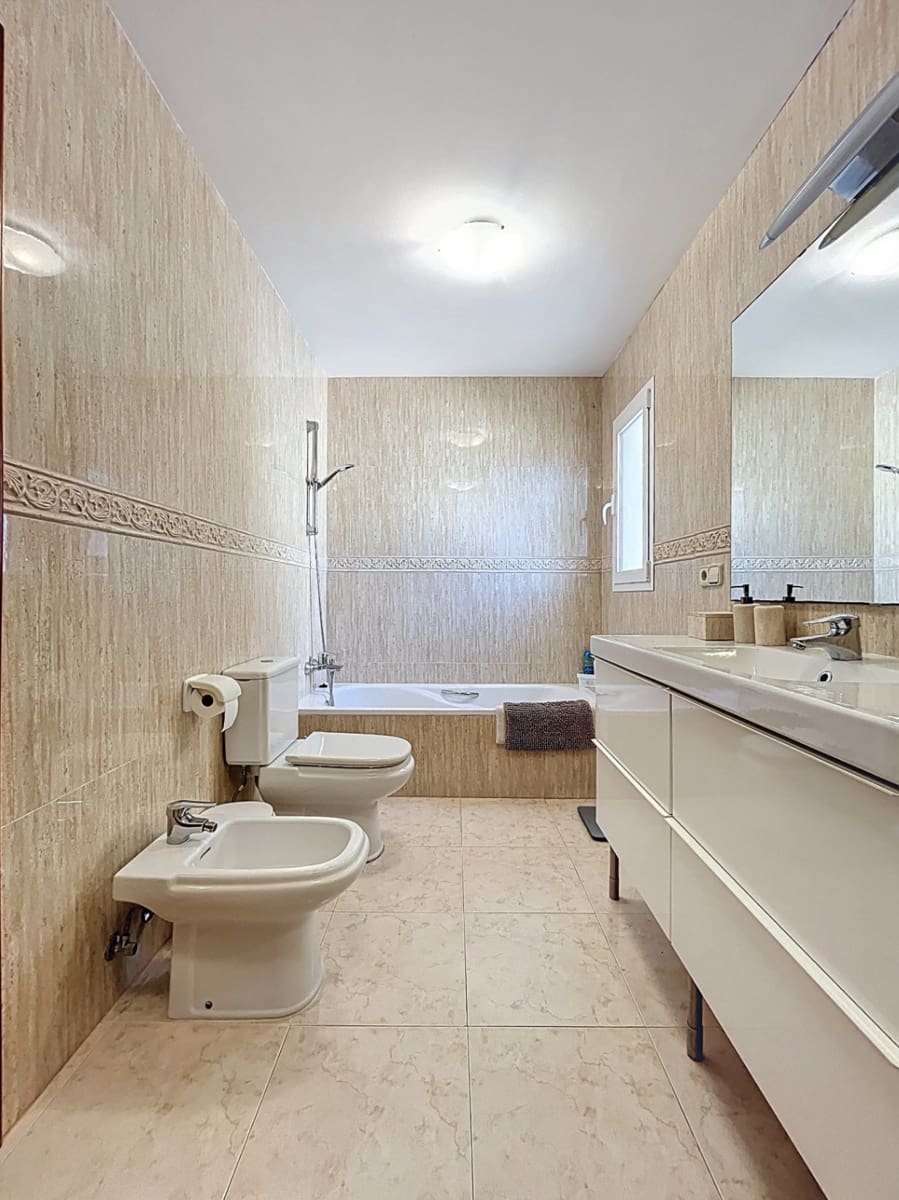 4 quarto Moradia para venda em Alfaz del Pi / L'Alfas del Pi com piscina garagem - 675 000 € (Ref: 9665498)