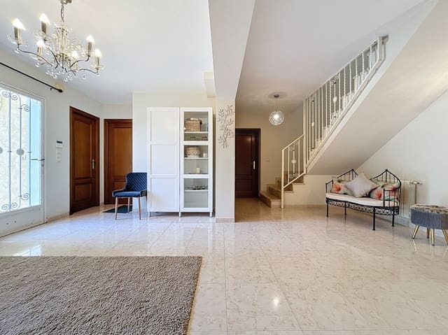 4 makuuhuone Huvila myytävänä paikassa Escandinavia - Cautivador, Alfaz del Pi / L'Alfàs del Pi mukana uima-altaan 
autotalli - 675 000 € (Ref: 9665498)