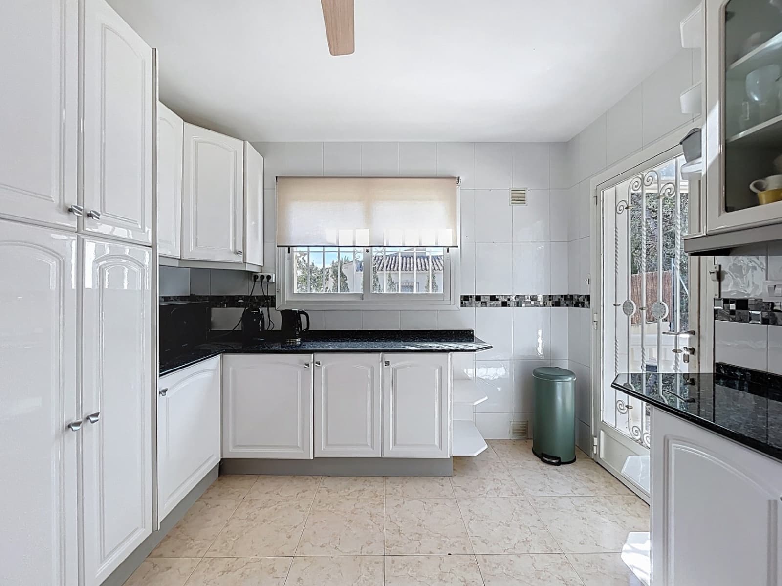 4 quarto Moradia para venda em Alfaz del Pi / L'Alfas del Pi com piscina garagem - 675 000 € (Ref: 9665498)