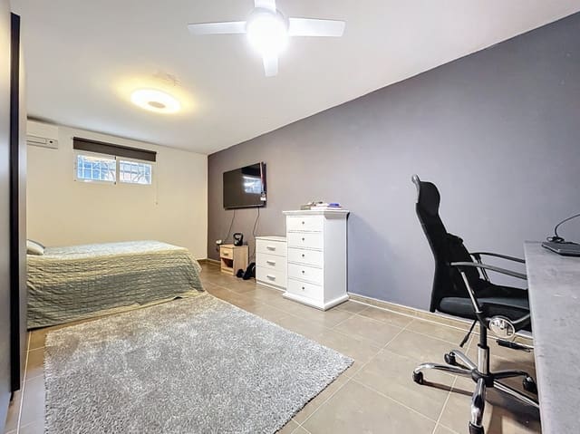 4 makuuhuone Huvila myytävänä paikassa Escandinavia - Cautivador, Alfaz del Pi / L'Alfàs del Pi mukana uima-altaan 
autotalli - 675 000 € (Ref: 9665498)