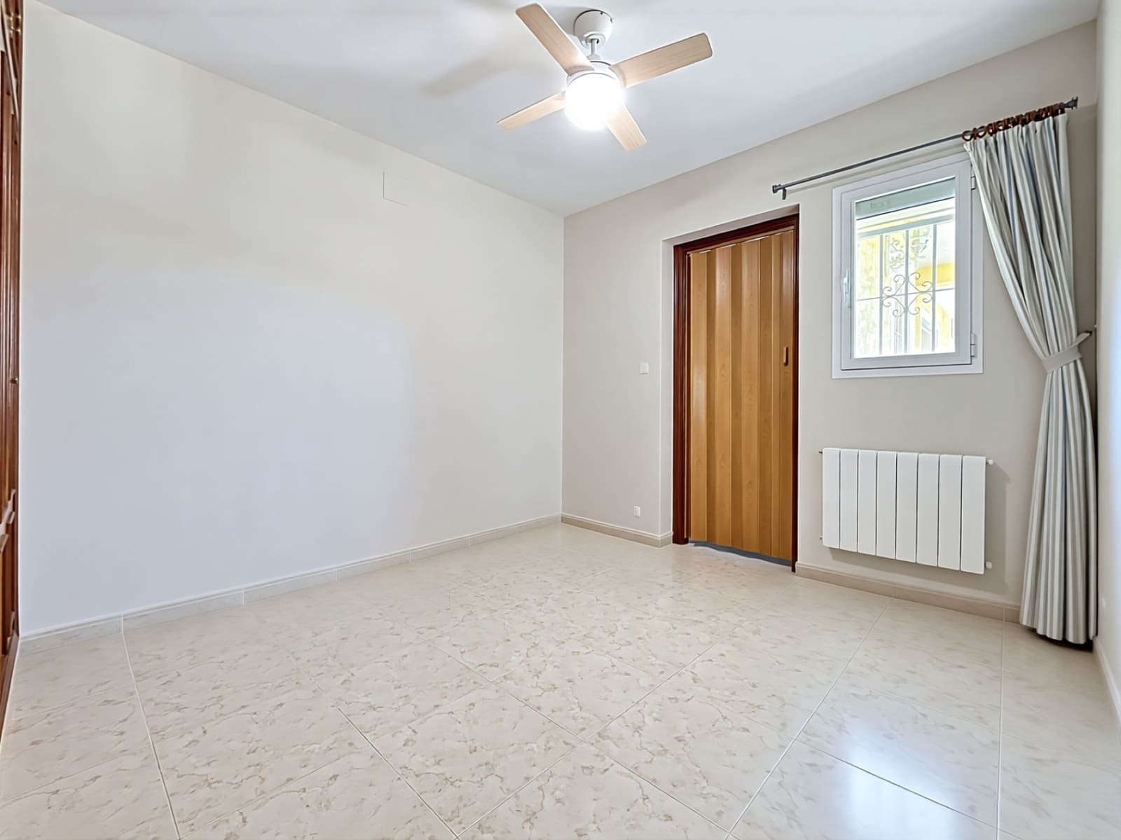 4 quarto Moradia para venda em Alfaz del Pi / L'Alfas del Pi com piscina garagem - 675 000 € (Ref: 9665498)