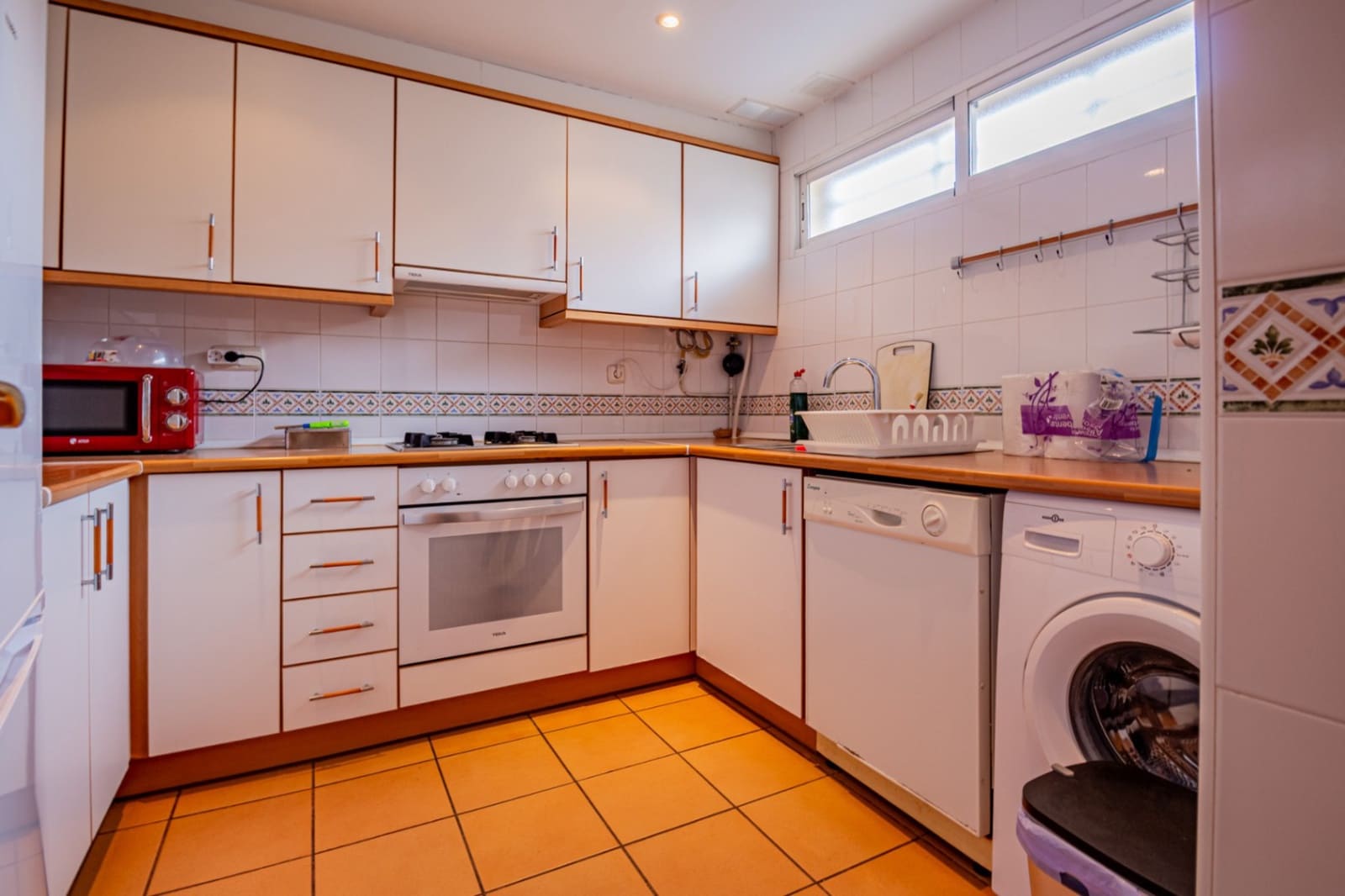 Apartamento de 2 habitaciones en Albir en alquiler con piscina garaje - 1.200 € (Ref: 9676434)