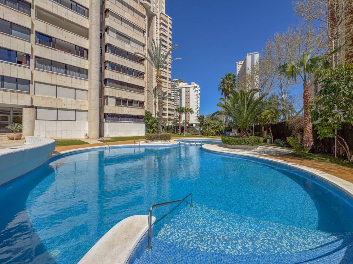 2 soveværelse Lejlighed til salg i Benidorm med swimmingpool - € 349.000 (Ref: 9694175)