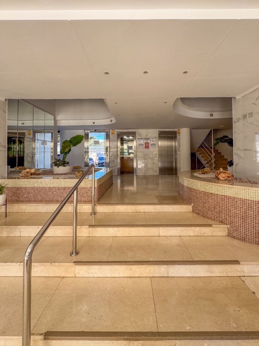 2 soveværelse Lejlighed til salg i Benidorm med swimmingpool - € 349.000 (Ref: 9694175)