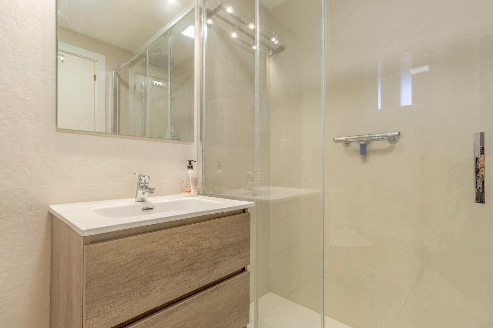 2 soveværelse Lejlighed til salg i Benidorm med swimmingpool - € 349.000 (Ref: 9694175)