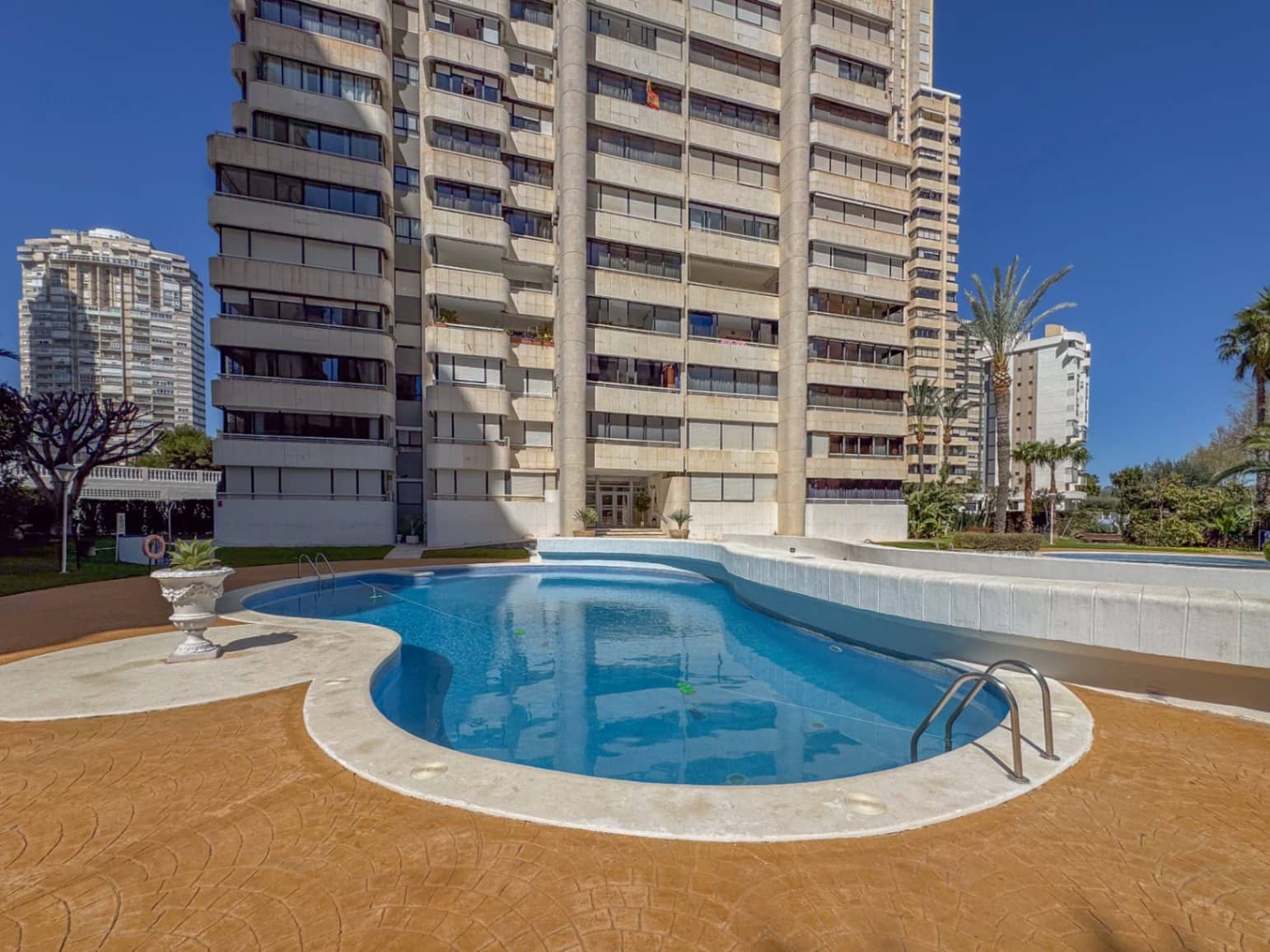 2 soveværelse Lejlighed til salg i Benidorm med swimmingpool - € 349.000 (Ref: 9694175)