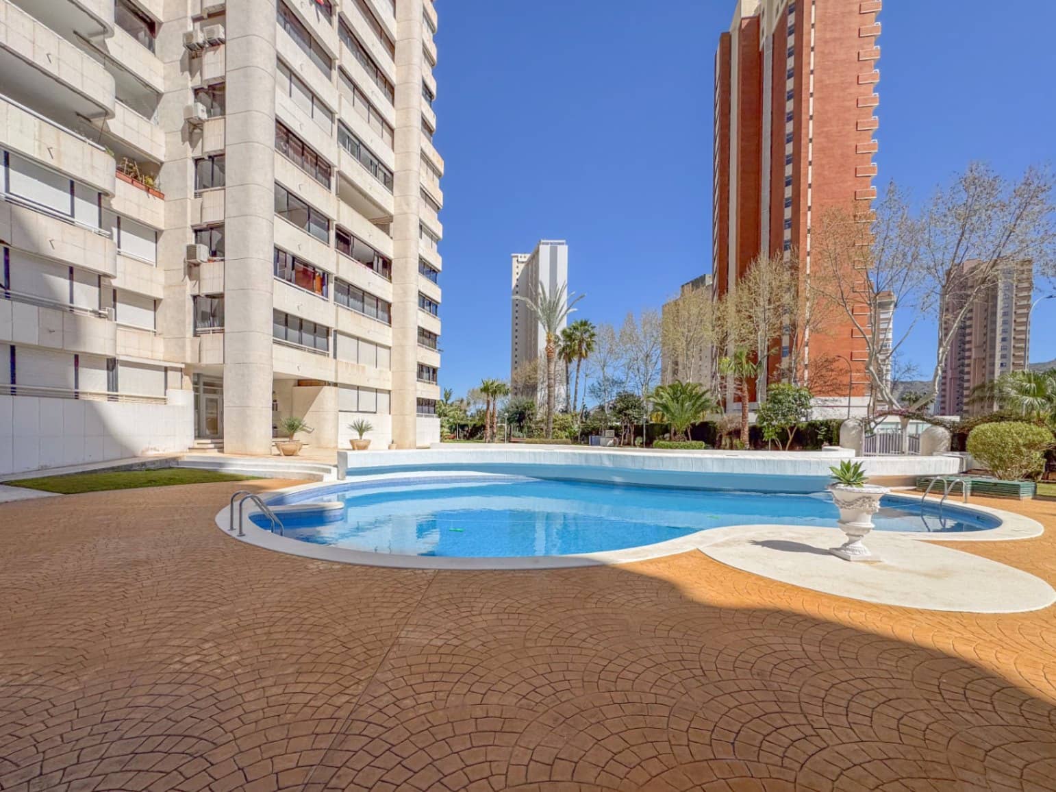 2 soveværelse Lejlighed til salg i Benidorm med swimmingpool - € 349.000 (Ref: 9694175)