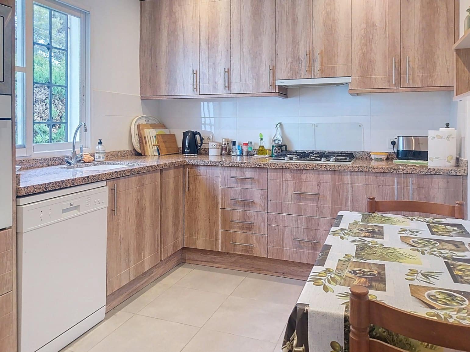 5 Zimmer Villa zu verkaufen in La Nucia mit Pool Garage - 525.000 € (Ref: 9740457)