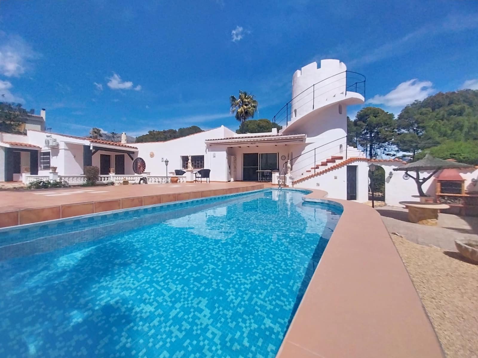 5 Zimmer Villa zu verkaufen in La Nucia mit Pool Garage - 525.000 € (Ref: 9740457)