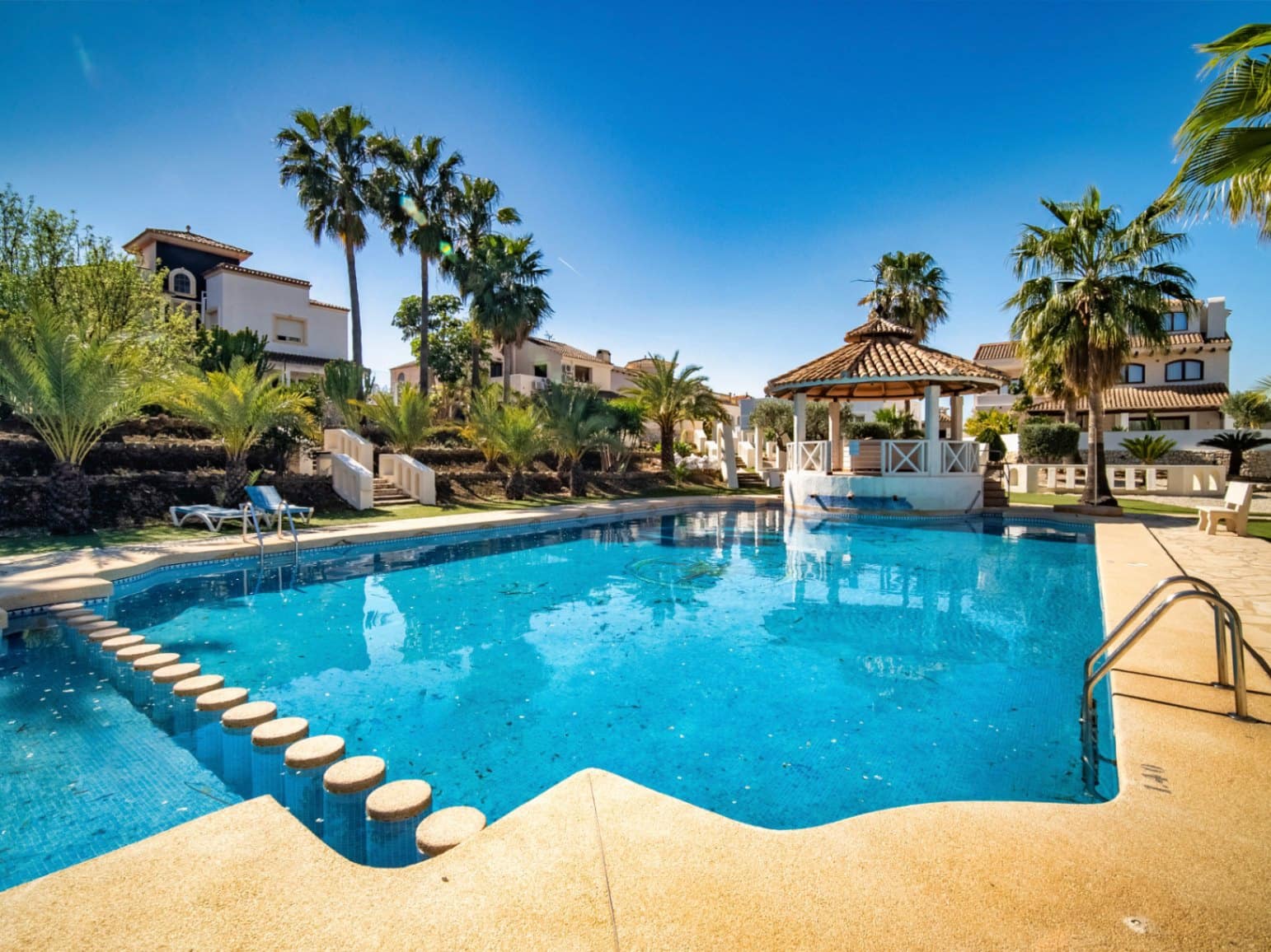 5 soverom Villa til salgs i Albir med svømmebasseng garasje - € 1 100 000 (Ref: 9766821)