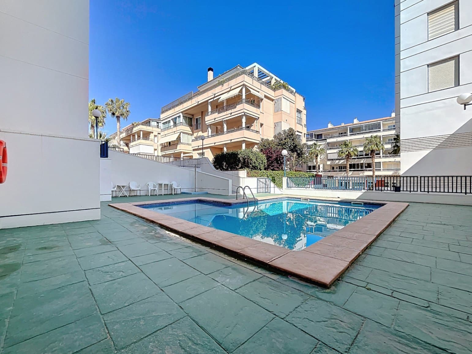 Apartamento de 2 habitaciones en Albir en venta con piscina - 310.000 € (Ref: 9782404)