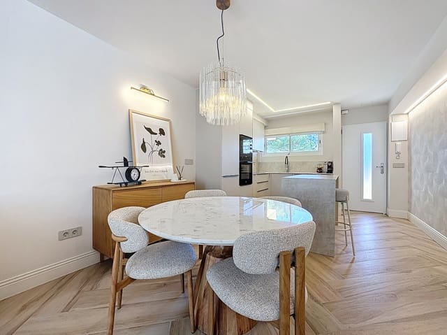 Apartamento de 2 habitaciones en Albir, Alfaz del Pi / L'Alfàs del Pi en venta con garaje - 360.000 € (Ref: 9793645)