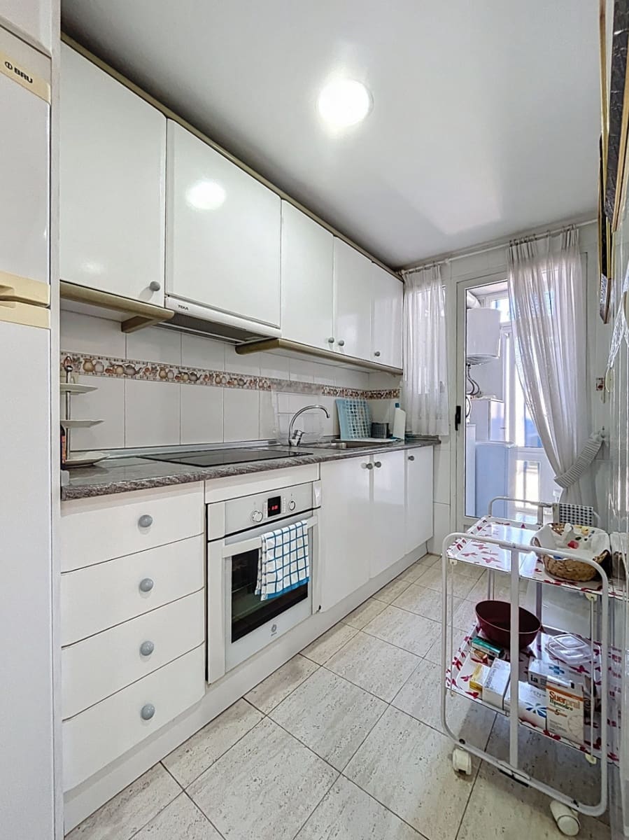 2 makuuhuone Huoneisto myytävänä paikassa Benidorm mukana uima-altaan 
autotalli - 330 000 € (Ref: 9816235)