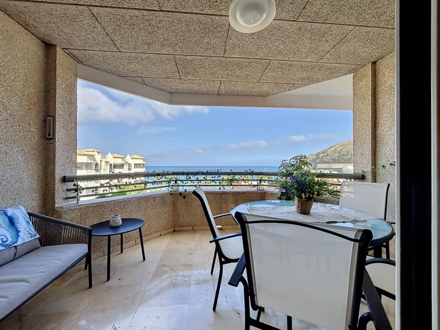 2 bedroom Apartment for rent in Albir with pool garage - € 1,800 (Ref: 9844467)