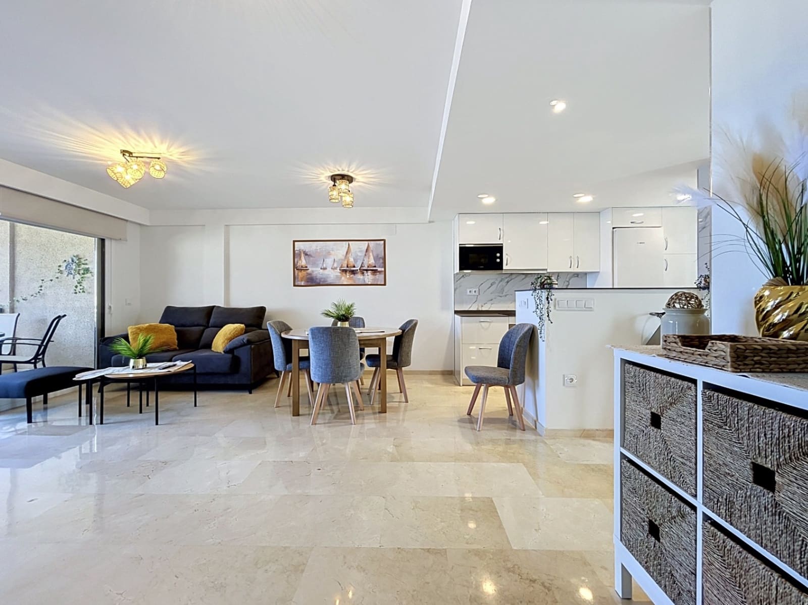 2 bedroom Apartment for rent in Albir with pool garage - € 1,800 (Ref: 9844467)