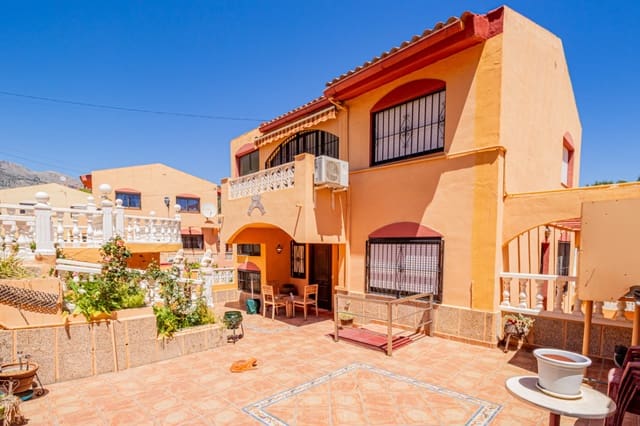 4 soveværelse Villa til salg i La Nucia Pueblo  , La Nucia med swimmingpool garage - € 490.000 (Ref: 9850476)