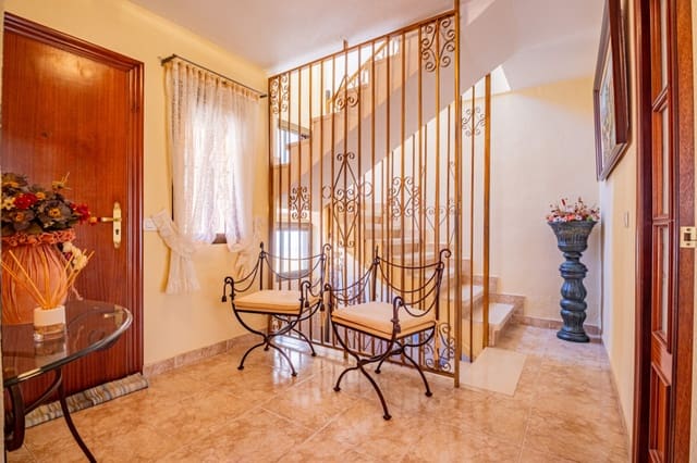 4 soveværelse Villa til salg i La Nucia Pueblo  , La Nucia med swimmingpool garage - € 490.000 (Ref: 9850476)
