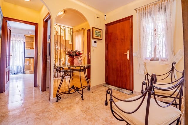 4 soveværelse Villa til salg i La Nucia Pueblo  , La Nucia med swimmingpool garage - € 490.000 (Ref: 9850476)