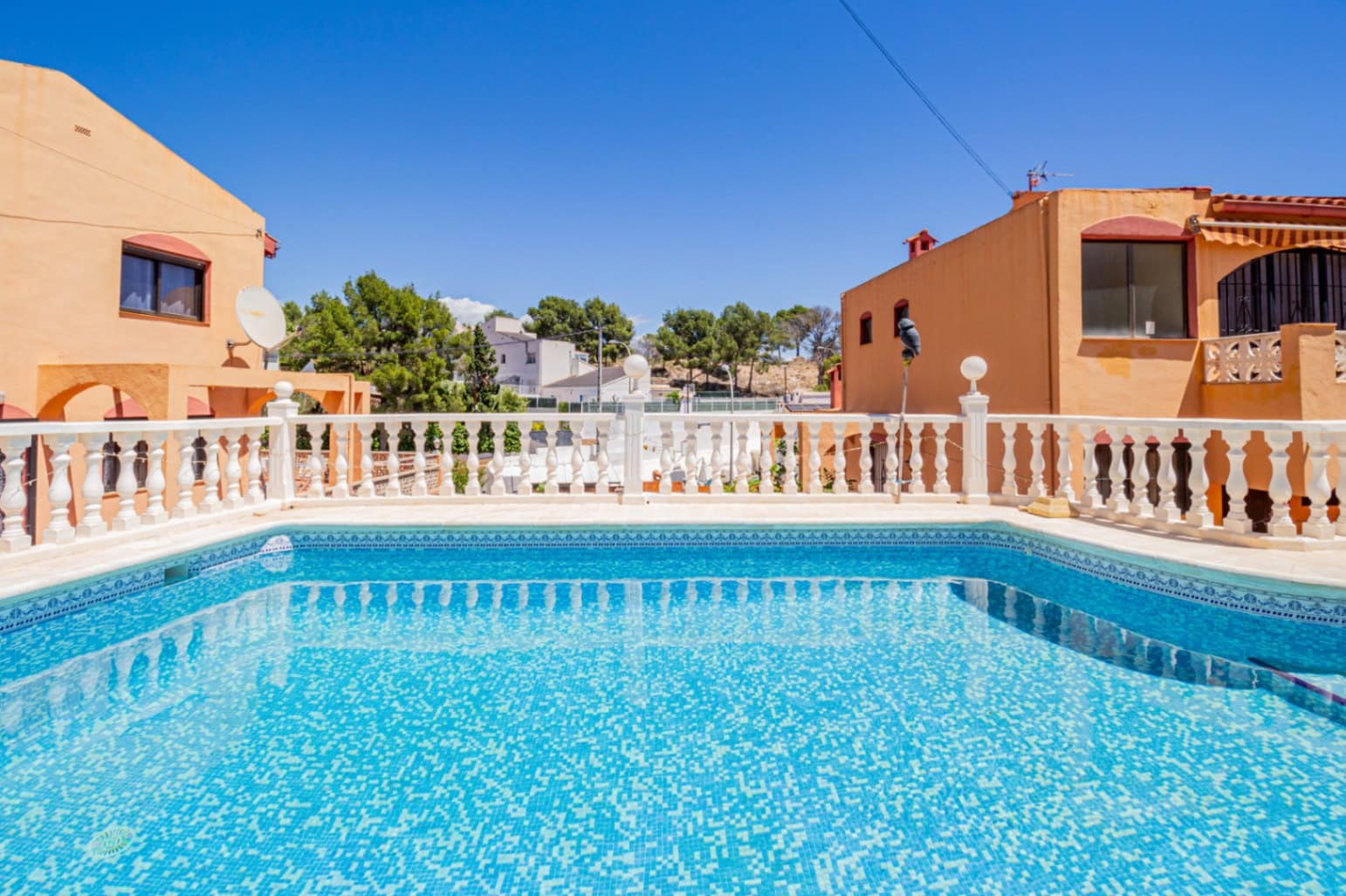 4 soveværelse Villa til salg i La Nucia med swimmingpool garage - € 490.000 (Ref: 9850476)