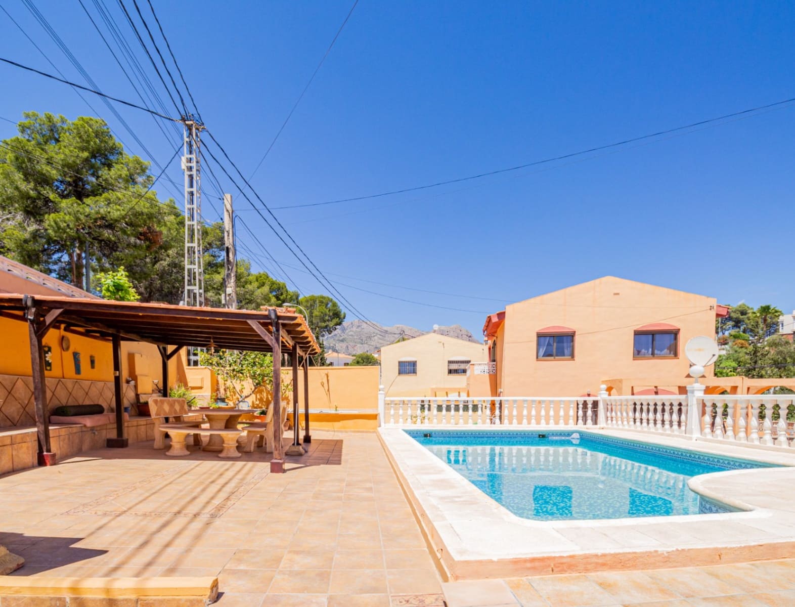 4 soveværelse Villa til salg i La Nucia med swimmingpool garage - € 490.000 (Ref: 9850476)