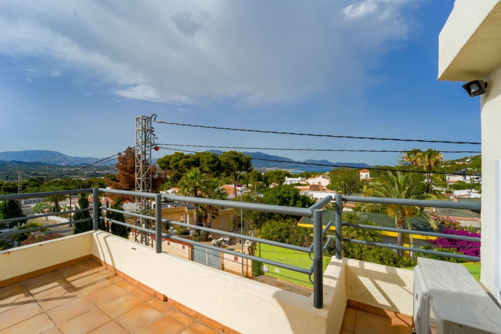 4 slaapkamer Halfvrijstaande villa te koop in Albir met zwembad garage - € 575.000 (Ref: 9879999)