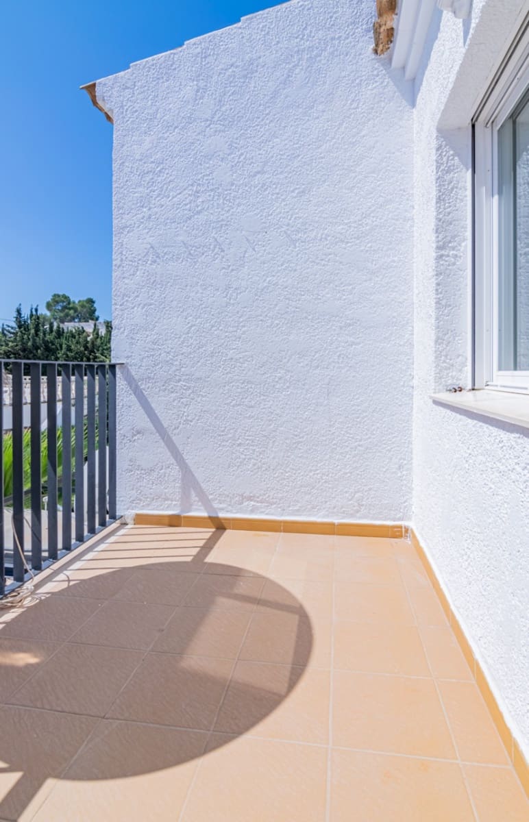 3 bedroom Bungalow for rent in Albir with pool garage - € 1,600 (Ref: 9934452)