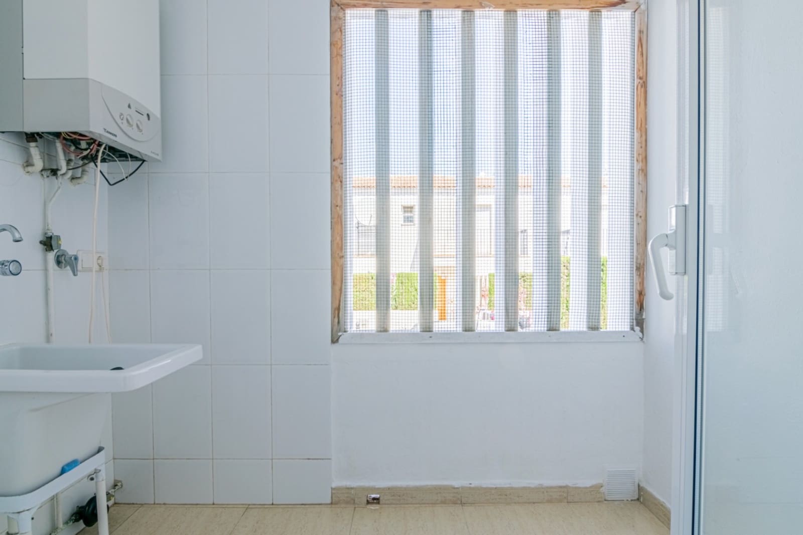 3 bedroom Bungalow for rent in Albir with pool garage - € 1,600 (Ref: 9934452)