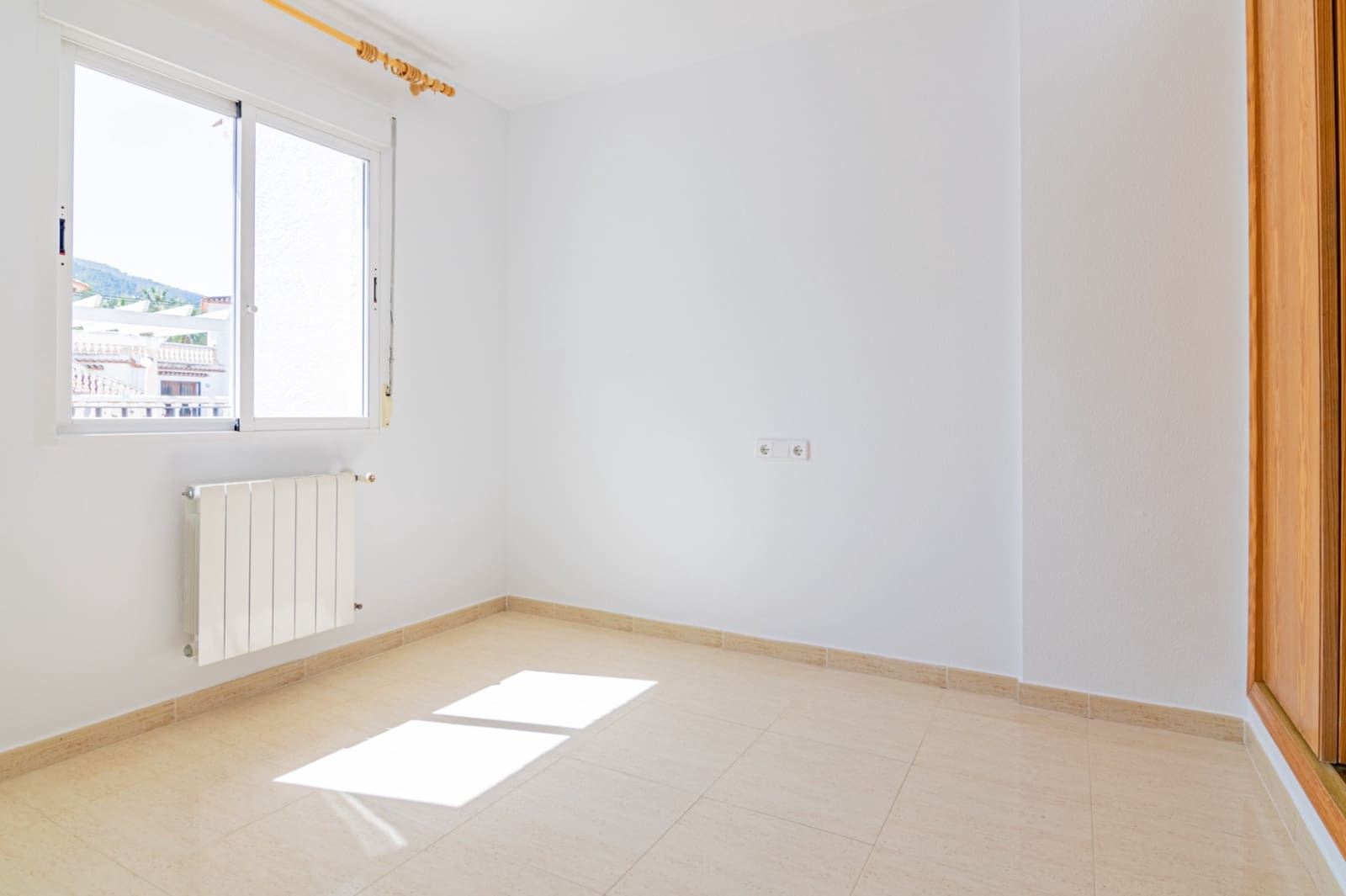 3 bedroom Bungalow for rent in Albir with pool garage - € 1,600 (Ref: 9934452)