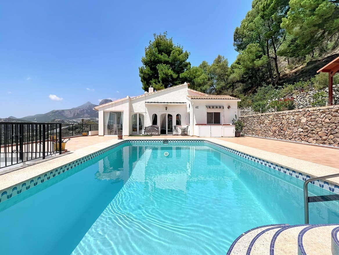 5 sypialnia Willa na sprzedaż w Callosa d'En Sarria z basenem garażem - 745 000 € (Ref: 9937102)