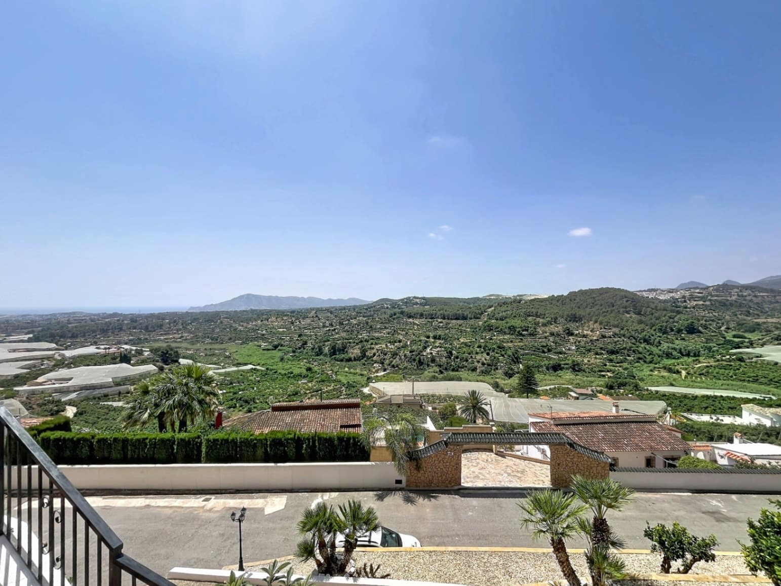 5 sypialnia Willa na sprzedaż w Callosa d'En Sarria z basenem garażem - 745 000 € (Ref: 9937102)