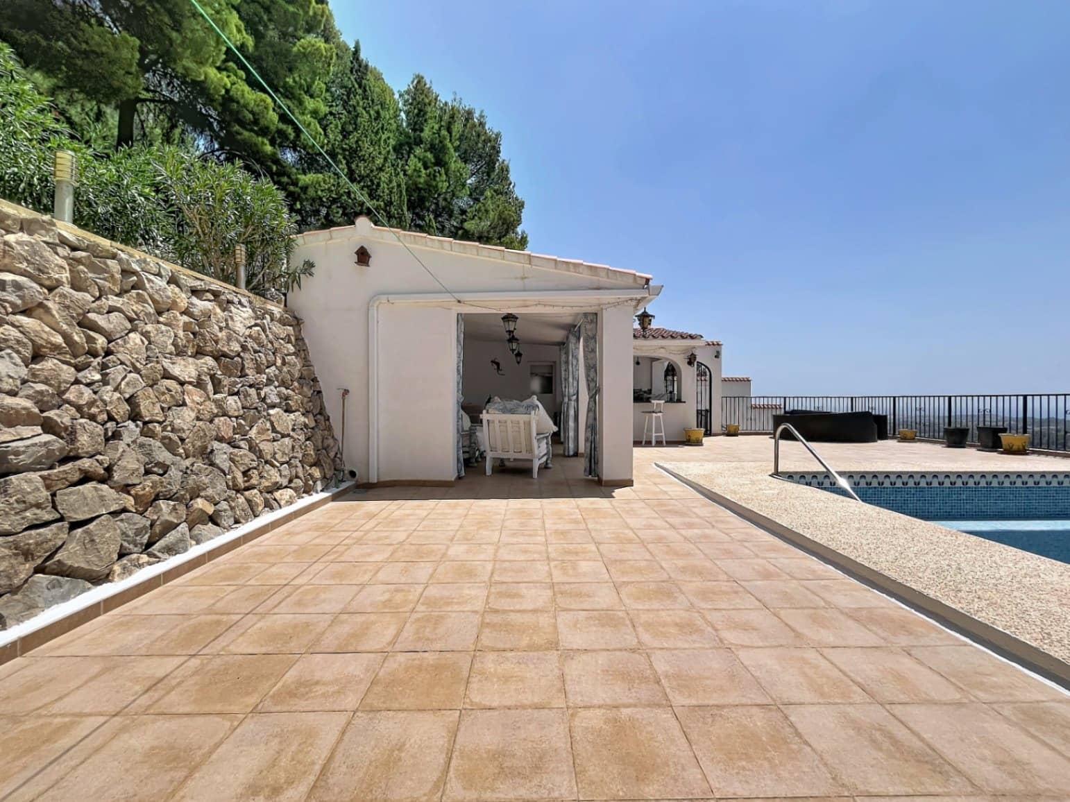 5 sypialnia Willa na sprzedaż w Callosa d'En Sarria z basenem garażem - 745 000 € (Ref: 9937102)