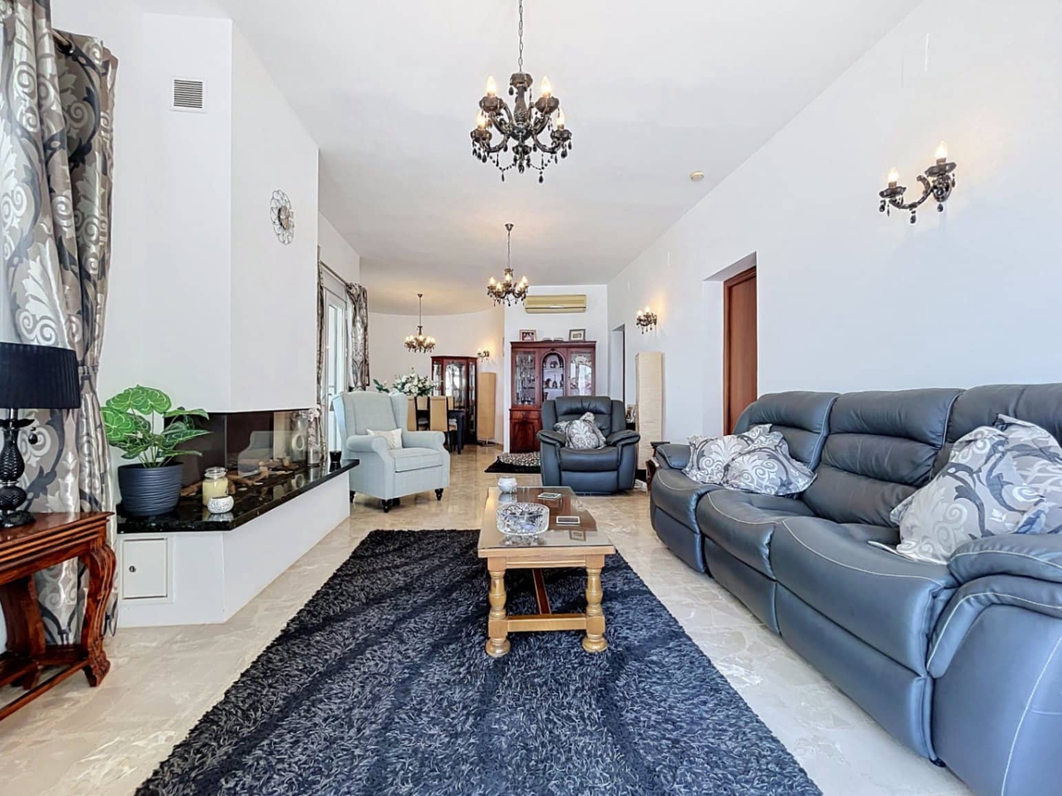 5 sypialnia Willa na sprzedaż w Callosa d'En Sarria z basenem garażem - 745 000 € (Ref: 9937102)