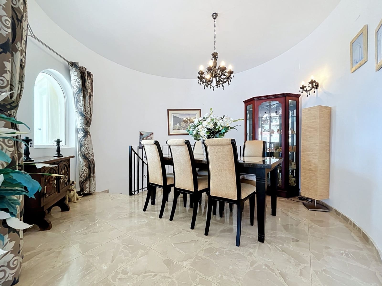 5 sypialnia Willa na sprzedaż w Callosa d'En Sarria z basenem garażem - 745 000 € (Ref: 9937102)