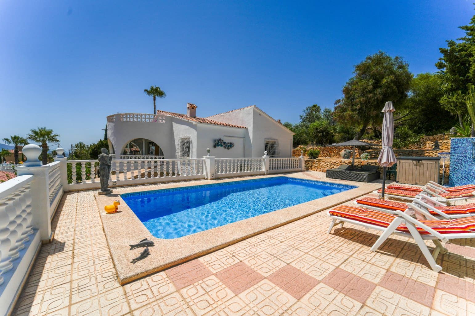 5 bedroom Villa for sale in La Nucia with pool garage - € 535,000 (Ref: 9941513)