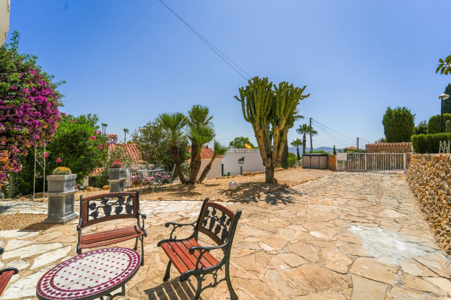 5 bedroom Villa for sale in La Nucia with pool garage - € 535,000 (Ref: 9941513)