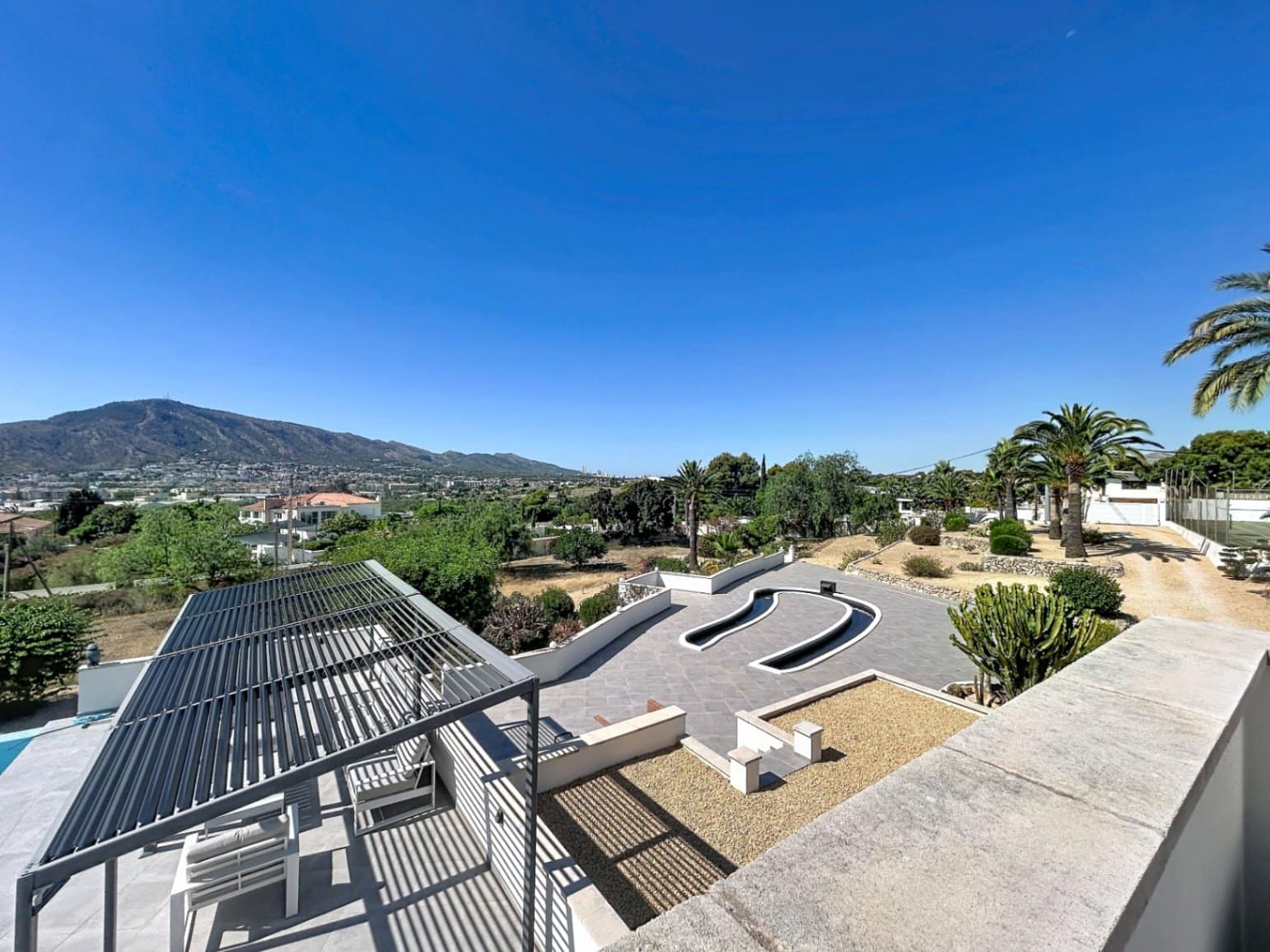 5 bedroom Villa for sale in Altea with pool garage - € 2,700,000 (Ref: 9956583)