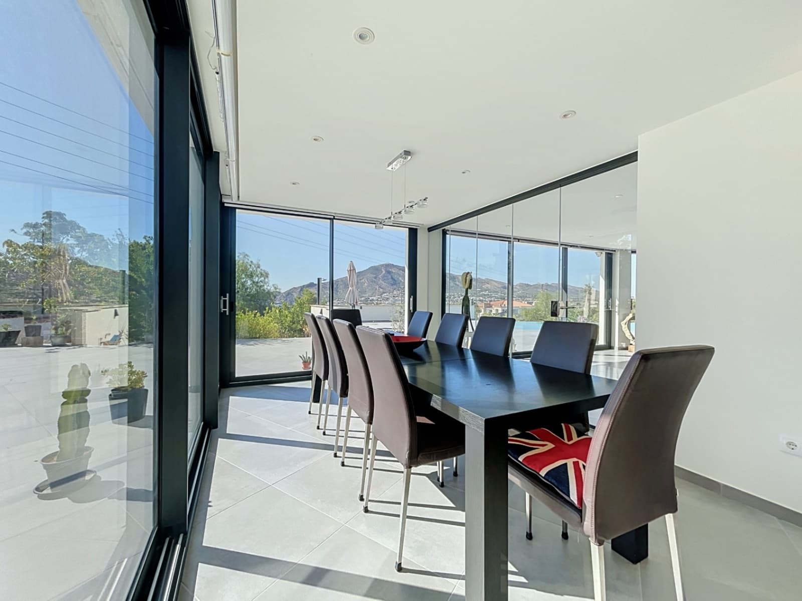 5 bedroom Villa for sale in Altea with pool garage - € 2,700,000 (Ref: 9956583)
