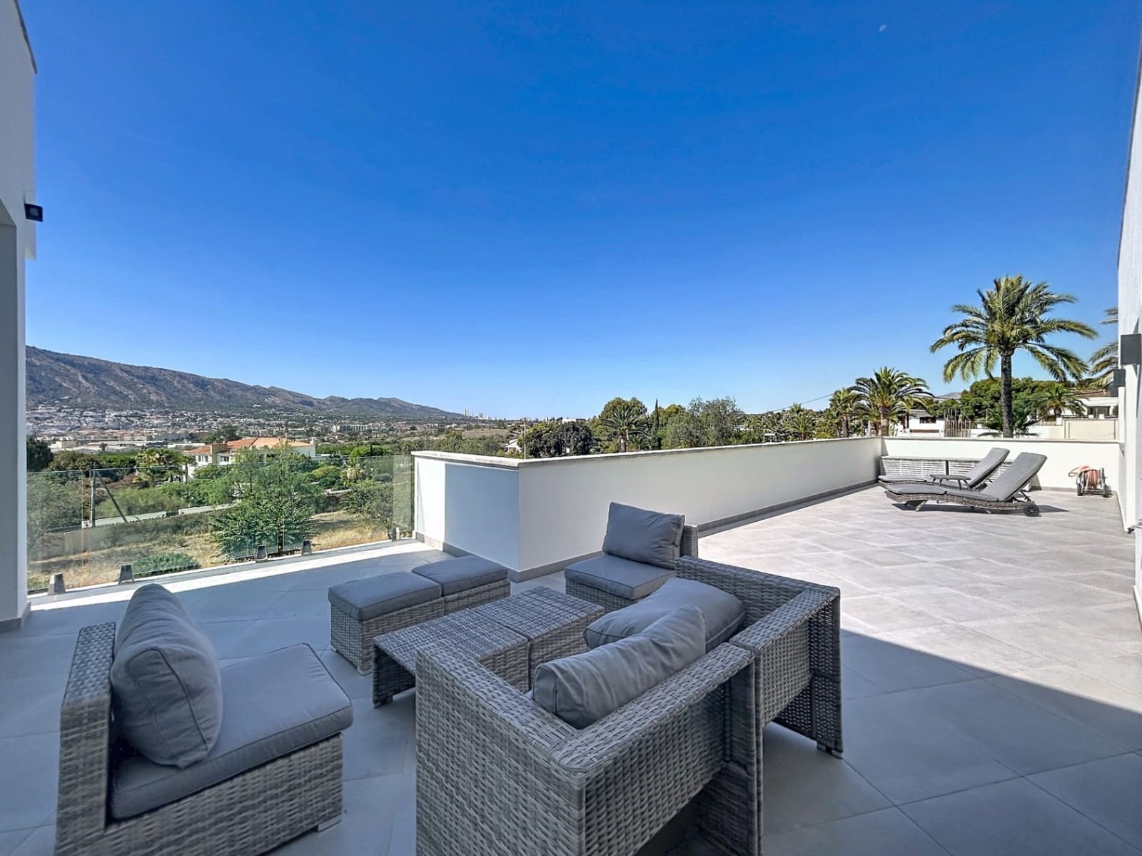 5 bedroom Villa for sale in Altea with pool garage - € 2,700,000 (Ref: 9956583)
