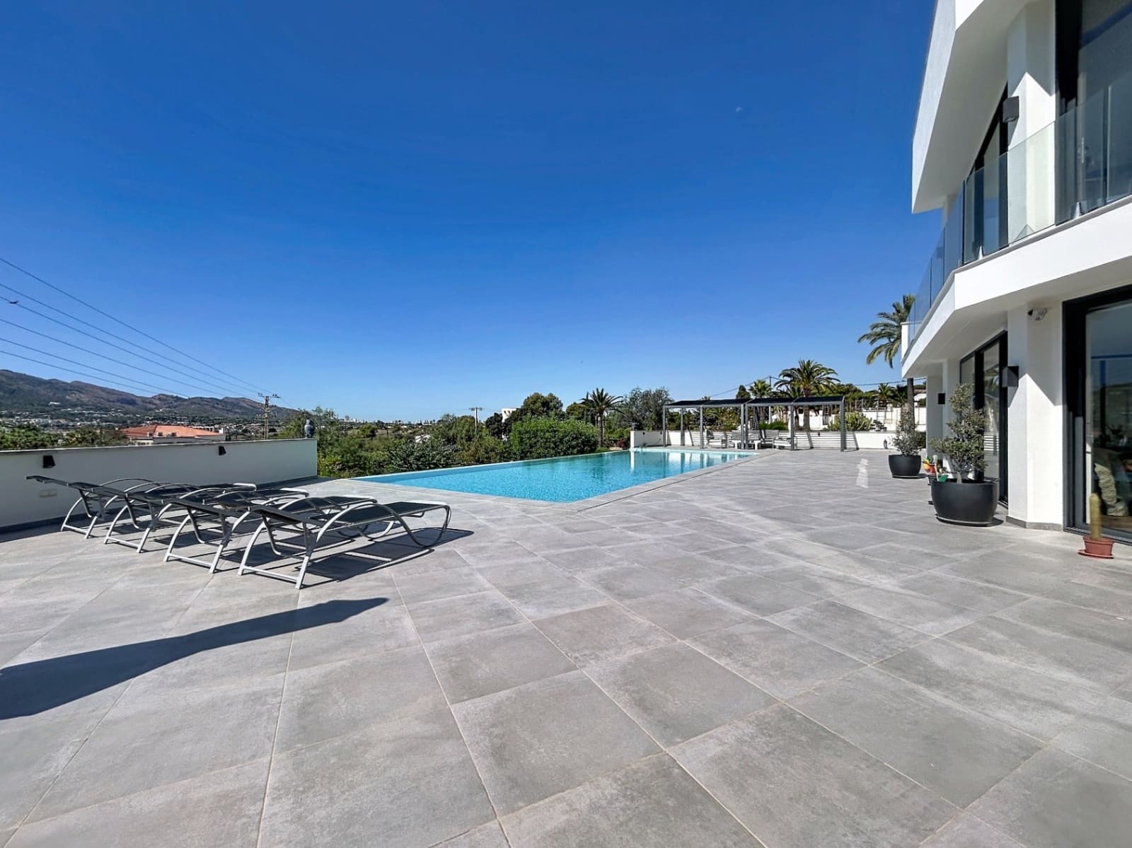 5 bedroom Villa for sale in Altea with pool garage - € 2,700,000 (Ref: 9956583)