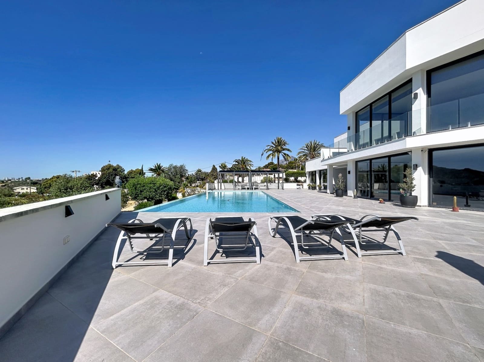 5 bedroom Villa for sale in Altea with pool garage - € 2,700,000 (Ref: 9956583)