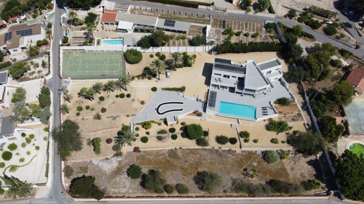 5 bedroom Villa for sale in Altea with pool garage - € 2,700,000 (Ref: 9956583)