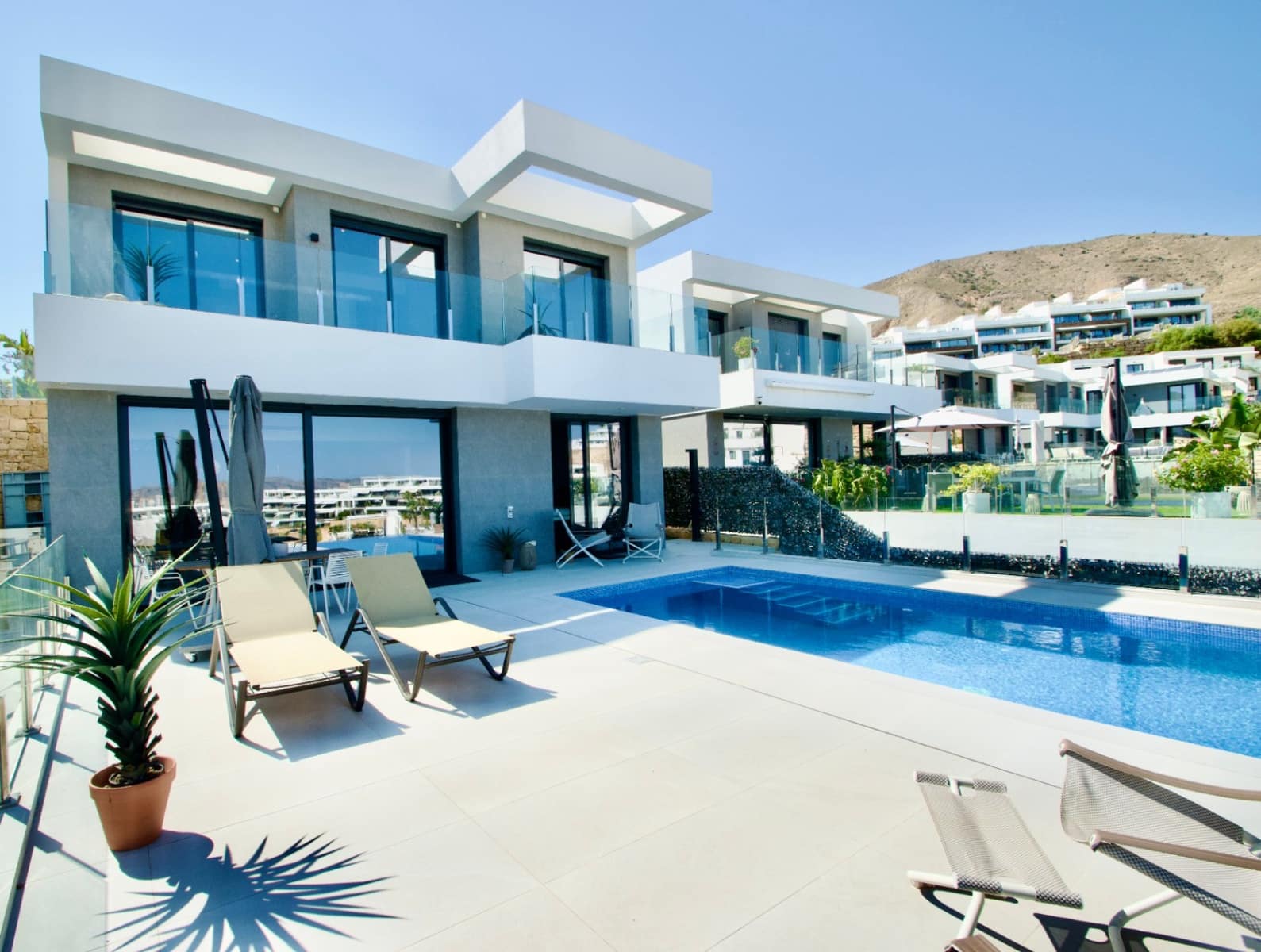4 soveværelse Villa til salg i Finestrat med swimmingpool garage - € 1.735.000 (Ref: 9965785)