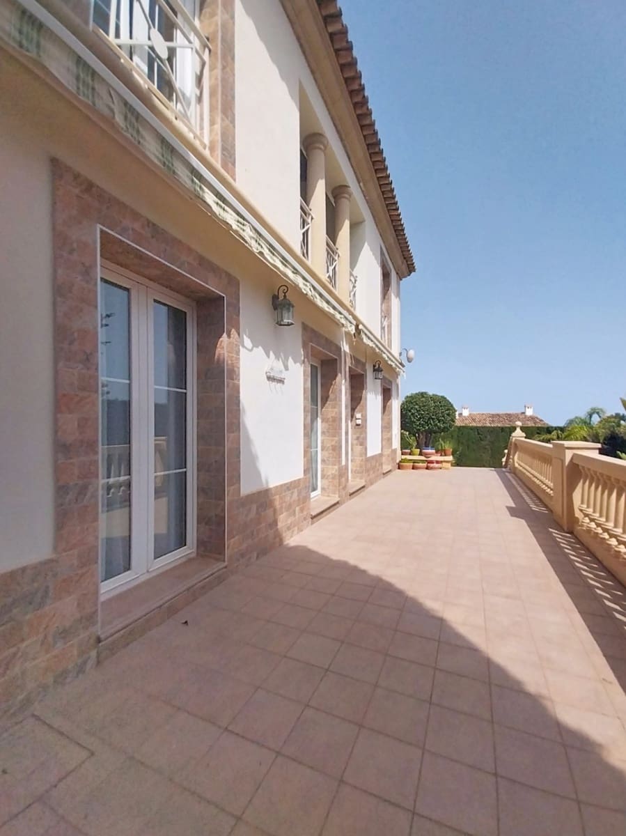4 quarto Moradia para venda em Finestrat com piscina garagem - 950 000 € (Ref: 9965928)
