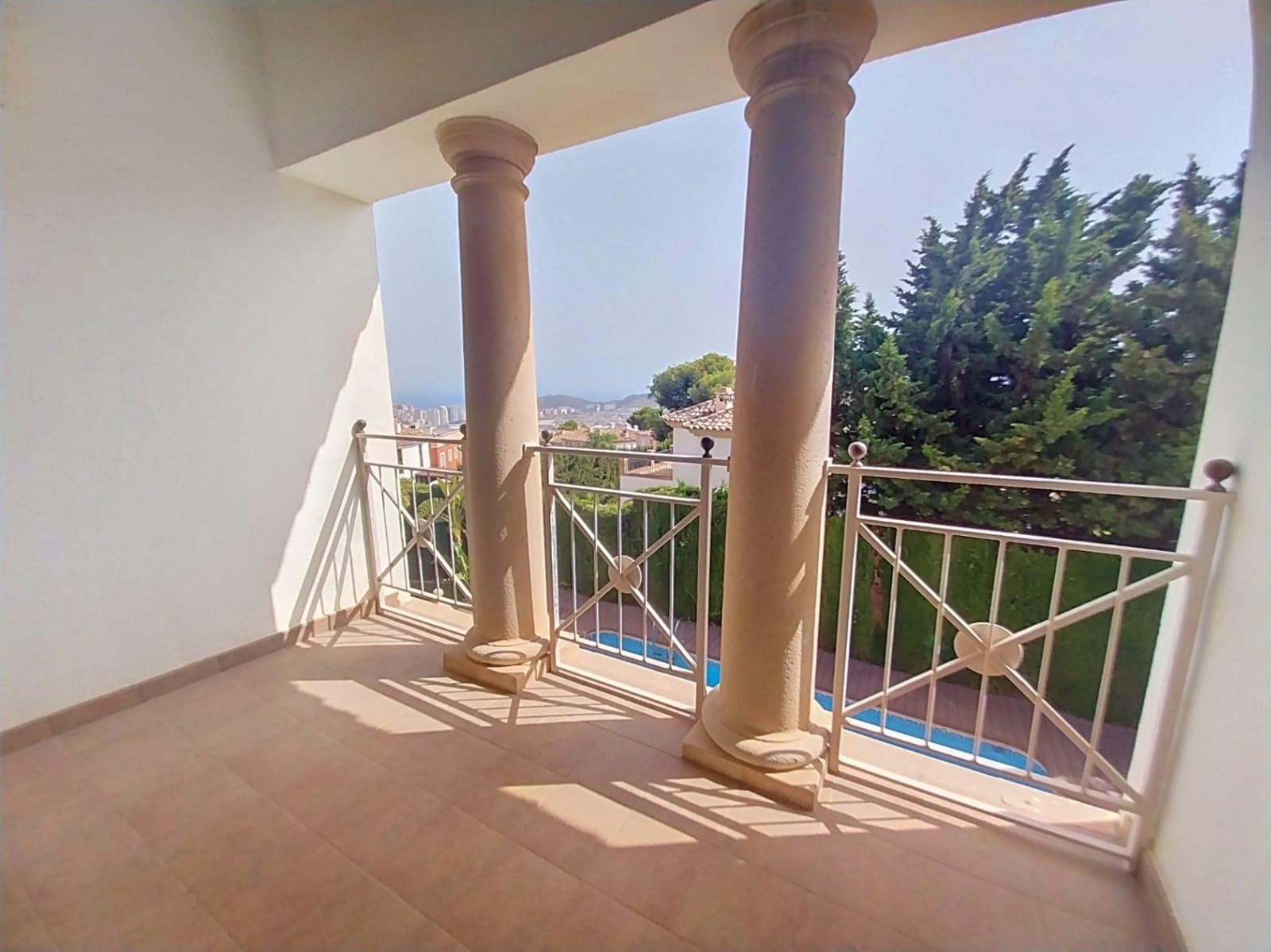 4 quarto Moradia para venda em Finestrat com piscina garagem - 950 000 € (Ref: 9965928)