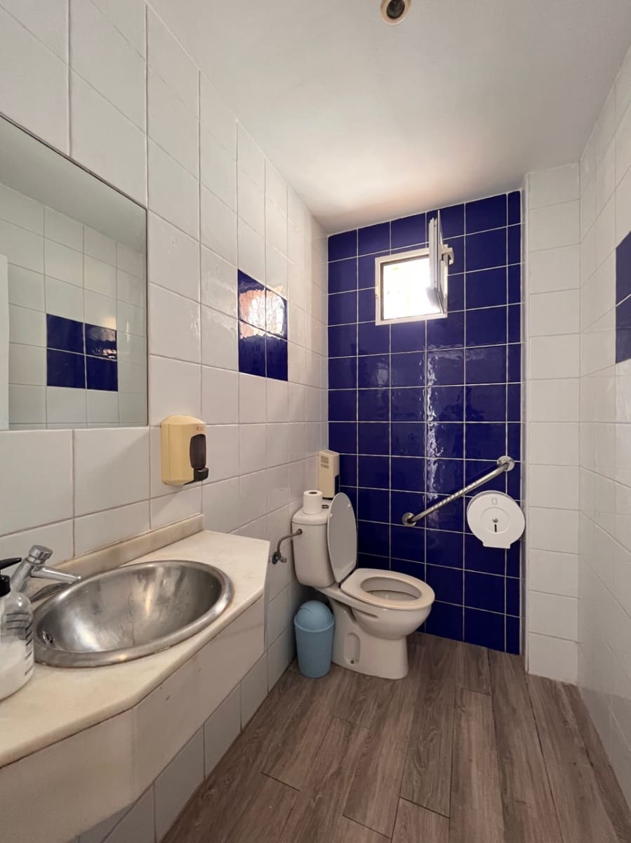 Commercial for sale in Altea - € 199,000 (Ref: 9974371)